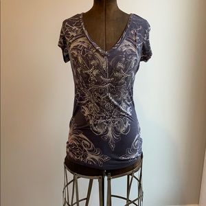 Fleur-de-Lis V-neck t-shirt.